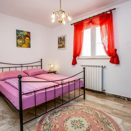 Apartment Carolina Ližnjan Buitenkant foto