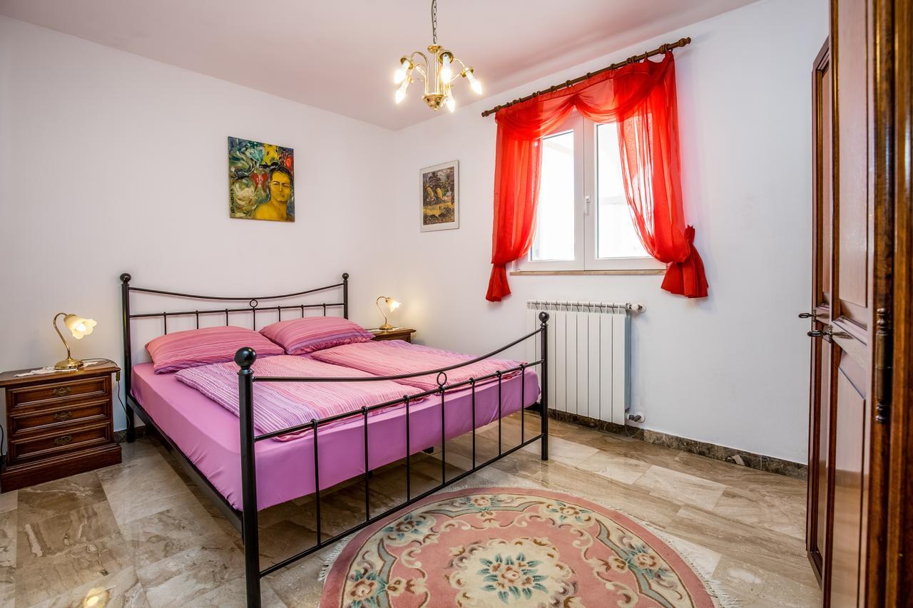 Apartment Carolina Ližnjan Buitenkant foto