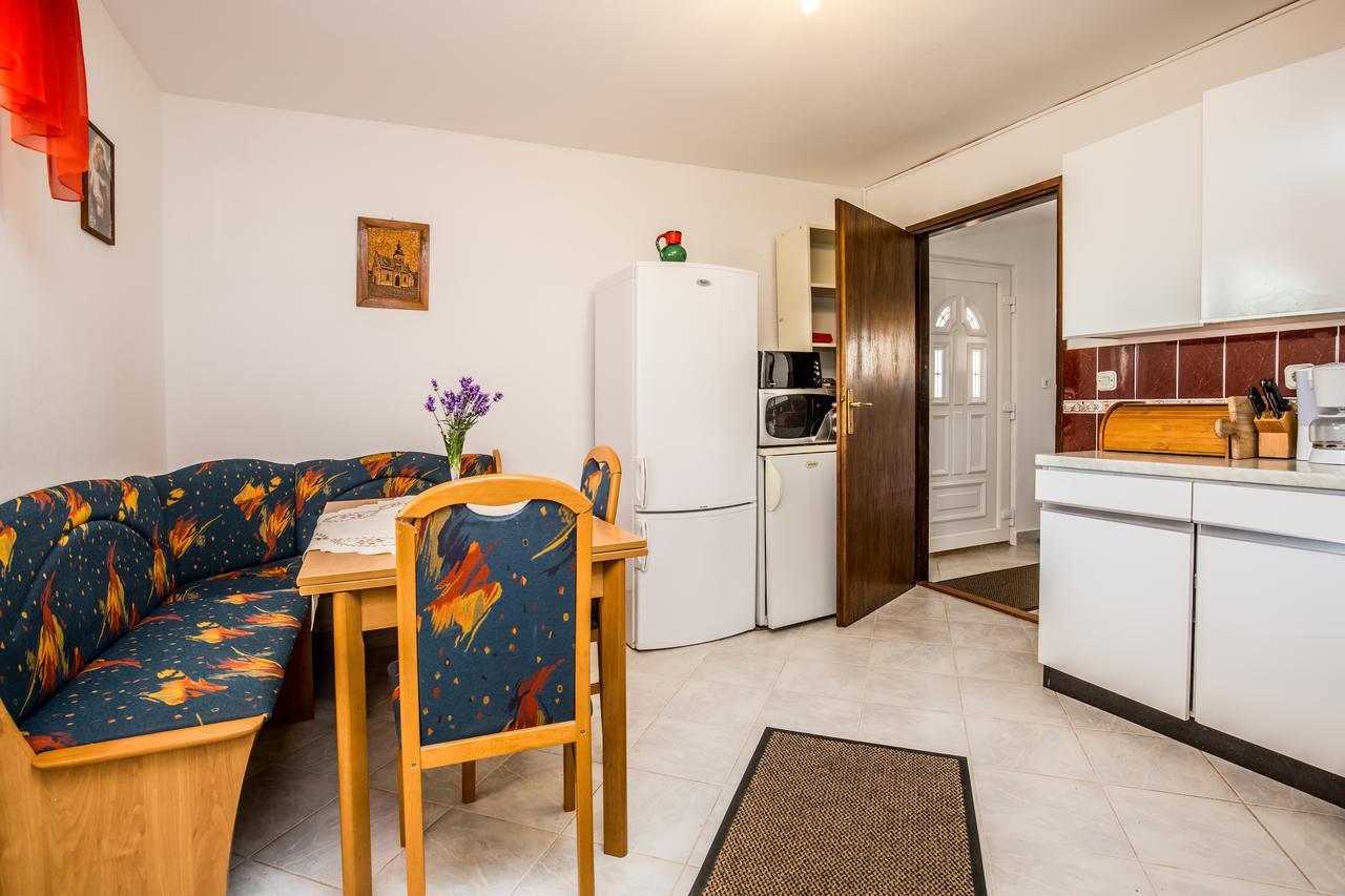 Apartment Carolina Ližnjan Buitenkant foto
